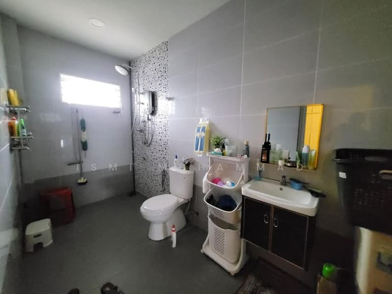 Rumah Teres 2 Tingkat untuk Dijual di Bandar Sri Sendayan (Negeri Sembilan) - Ismi Muhammad - Bathroom - PropertyGuru.com.my