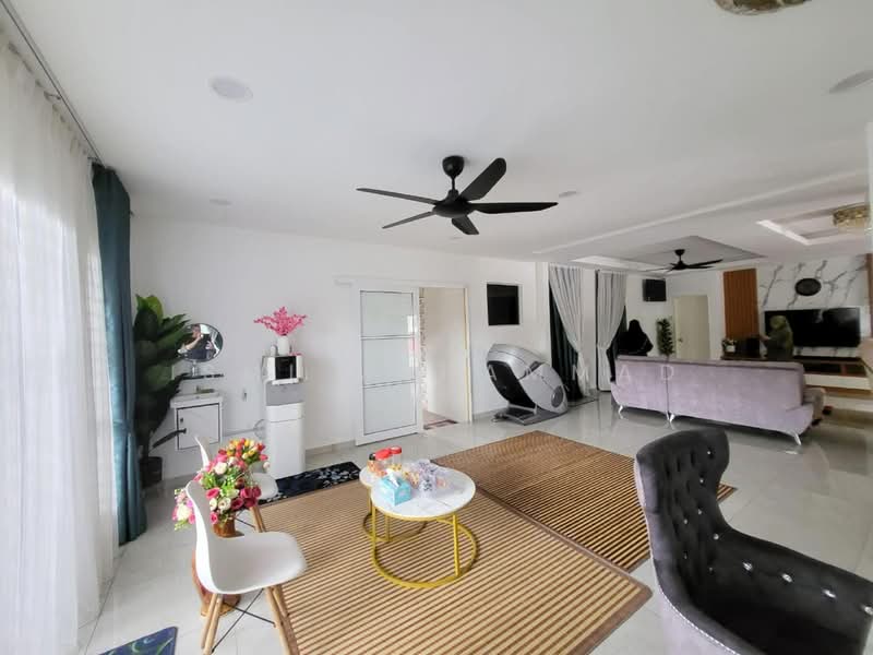 Rumah Teres 2 Tingkat untuk Dijual di Bandar Sri Sendayan (Negeri Sembilan) - Ismi Muhammad - Living Room - PropertyGuru.com.my