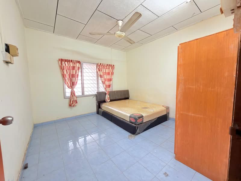 2-storey Terraced House for Sale in Taman Kluang Barat (Kluang) - May Tan - Bedroom - PropertyGuru.com.my