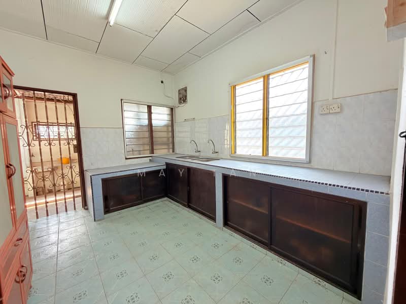 2-storey Terraced House for Sale in Taman Kluang Barat (Kluang) - May Tan - Kitchen - PropertyGuru.com.my