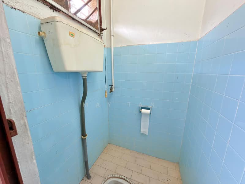 2-storey Terraced House for Sale in Taman Kluang Barat (Kluang) - May Tan - Bathroom - PropertyGuru.com.my
