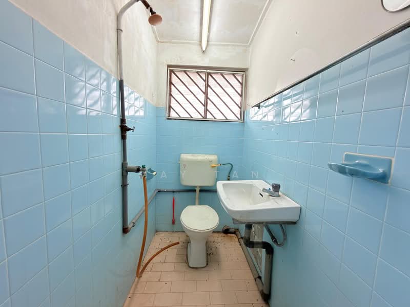2-storey Terraced House for Sale in Taman Kluang Barat (Kluang) - May Tan - Bathroom - PropertyGuru.com.my