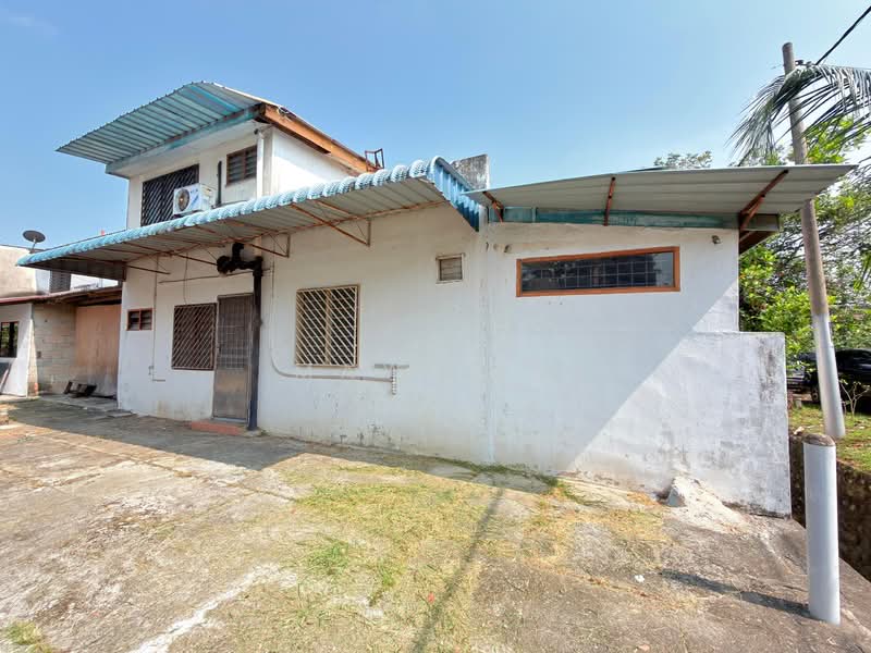 2-storey Terraced House for Sale in Taman Kluang Barat (Kluang) - May Tan - Exterior - PropertyGuru.com.my