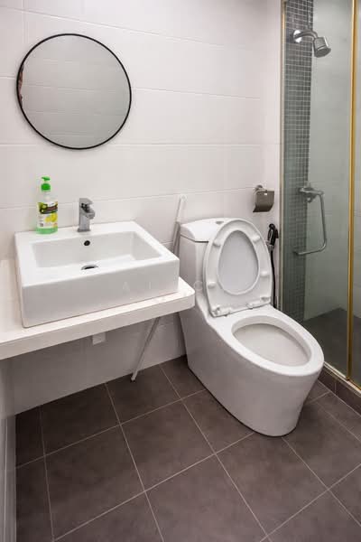 Servis Apartment untuk Disewa di Vue Residences - Alice Tong - Bathroom - PropertyGuru.com.my