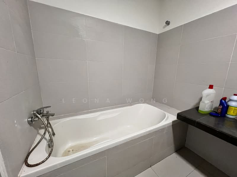 Kondominium untuk Dijual di X2 Residency - Leona Wong - Bathroom - PropertyGuru.com.my