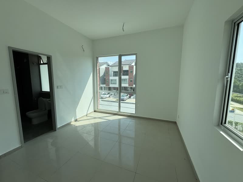 3-storey Terraced House for Sale in Bandar Gamuda Gardens (Rawang) - KAI . - Bathroom - PropertyGuru.com.my