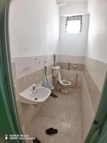 Kedai untuk Disewa di Bandar Country Homes (Rawang) - Fern Wong - Bathroom - PropertyGuru.com.my