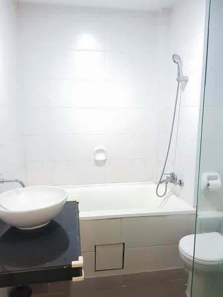 Condominium for Rent at Subang Parkhomes - Lee Jo Surf - Bathroom - PropertyGuru.com.my