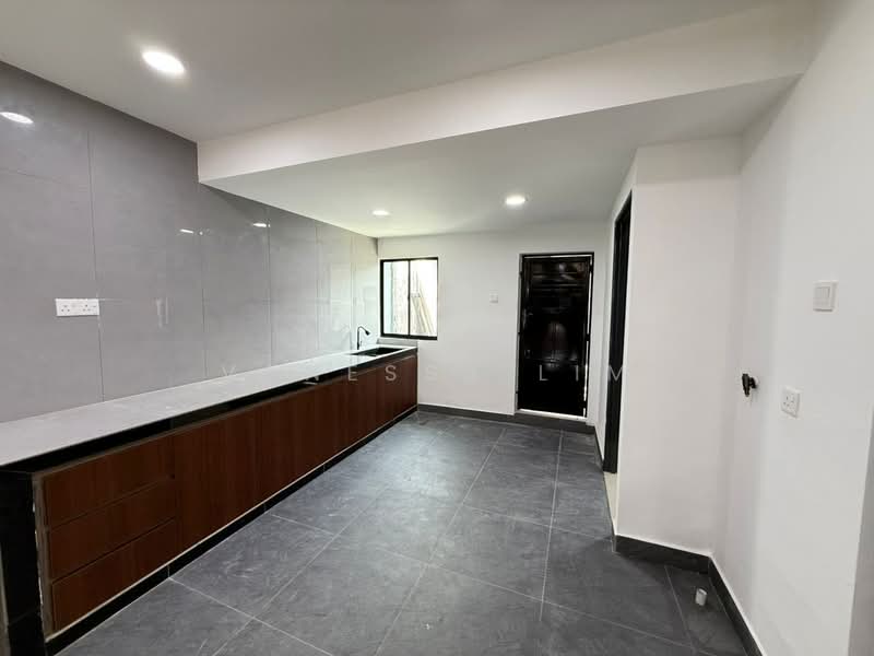 1-storey Terraced House for Sale in Taman Universiti (Skudai) - Vanessa Lim - Kitchen - PropertyGuru.com.my