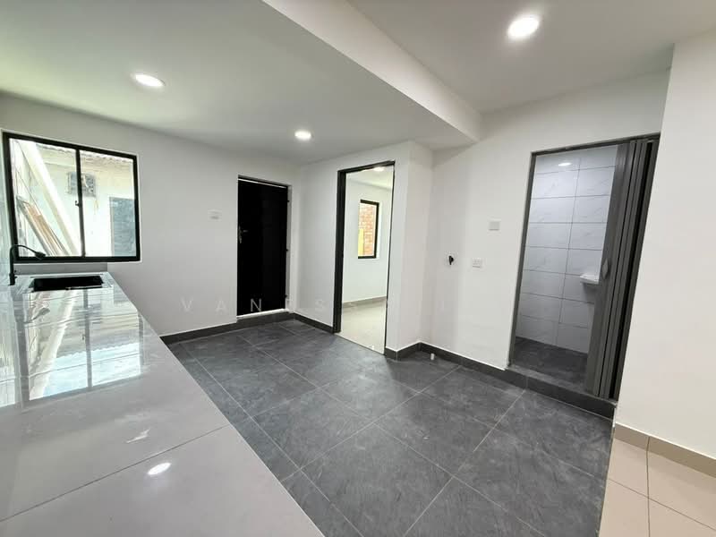 1-storey Terraced House for Sale in Taman Universiti (Skudai) - Vanessa Lim - Kitchen - PropertyGuru.com.my