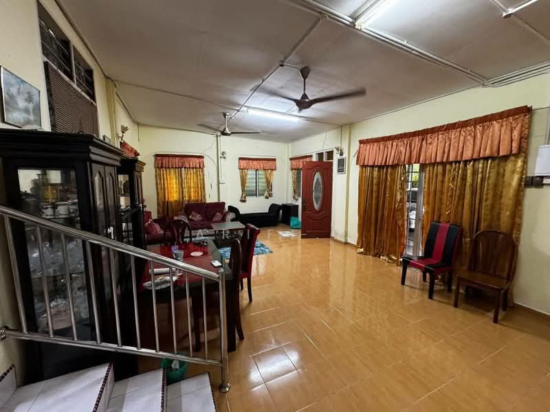 Kampung Batu Burok untuk Untuk Dijual - RM 369,000, Apr 2026 - Living Room - PropertyGuru.com.my