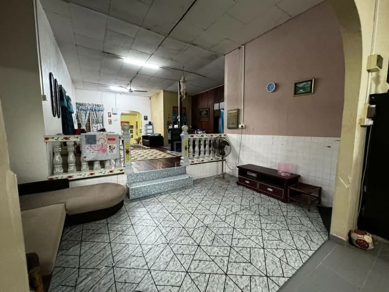 Kampung Batu Burok untuk Untuk Dijual - RM 369,000, Apr 2026 - Living Room - PropertyGuru.com.my