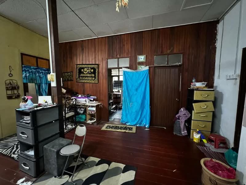 Kampung Batu Burok untuk Untuk Dijual - RM 369,000, Apr 2026 - Living Room - PropertyGuru.com.my