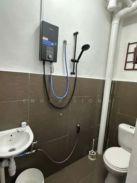 Flat for Rent at Taman Bukit Mewah - Enoch Liong - Bathroom - PropertyGuru.com.my