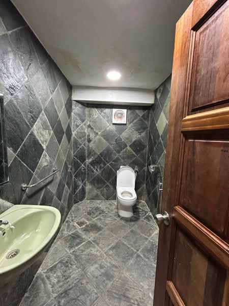 Detached Factory for Rent in Puchong (Selangor) - Zen Law - Bathroom - PropertyGuru.com.my