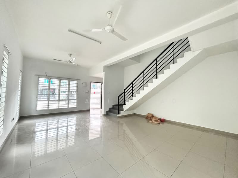 Taman Pelangi Semenyih 2 untuk Untuk Dijual - RM 620,000, Apr 2026 - Living Room - PropertyGuru.com.my