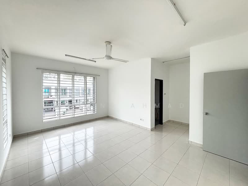 Taman Pelangi Semenyih 2 untuk Untuk Dijual - RM 620,000, Apr 2026 - Living Room - PropertyGuru.com.my
