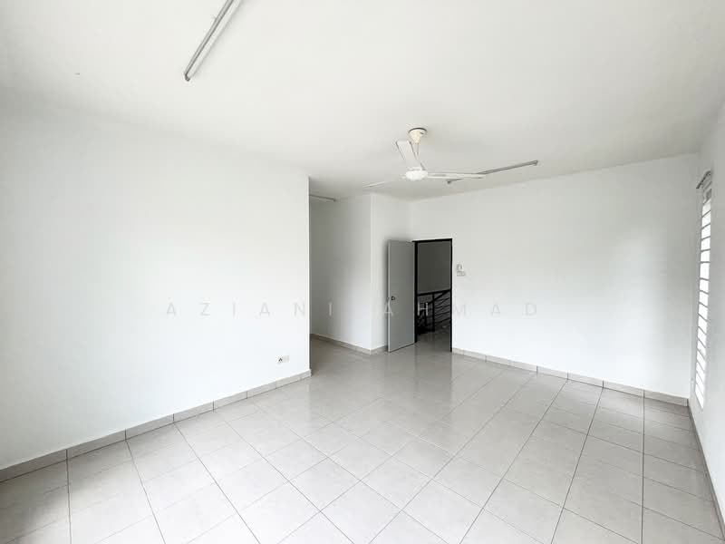 Taman Pelangi Semenyih 2 untuk Untuk Dijual - RM 620,000, Apr 2026 - Living Room - PropertyGuru.com.my