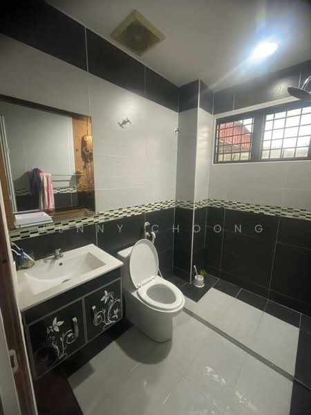 Rumah Teres 2 Tingkat untuk Disewa di Sungai Long (Bandar Sungai Long) - Jenny Choong - Bathroom - PropertyGuru.com.my