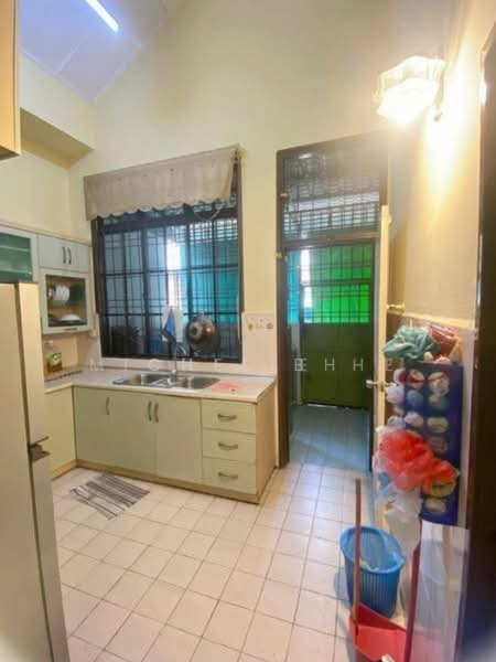 Taman Pelangi Indah, Jalan Lawa, Ulu Tiram untuk Untuk Dijual - RM 625,000, Apr 2026 - Kitchen - PropertyGuru.com.my