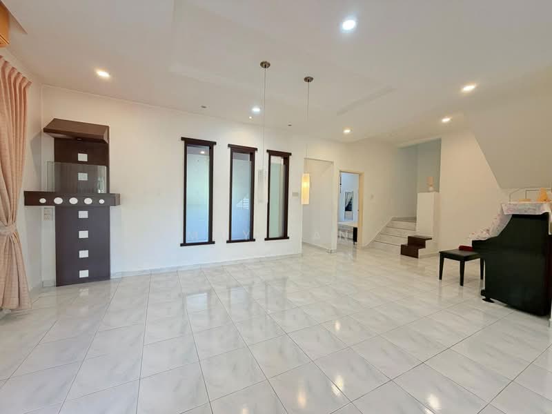 Taman Sri Kluang untuk Untuk Dijual - RM 560,000, Apr 2026 - Living Room - PropertyGuru.com.my