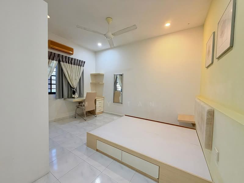 Taman Sri Kluang untuk Untuk Dijual - RM 560,000, Apr 2026 - Bedroom - PropertyGuru.com.my