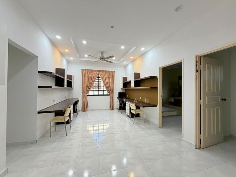 Taman Sri Kluang untuk Untuk Dijual - RM 560,000, Apr 2026 - Study - PropertyGuru.com.my