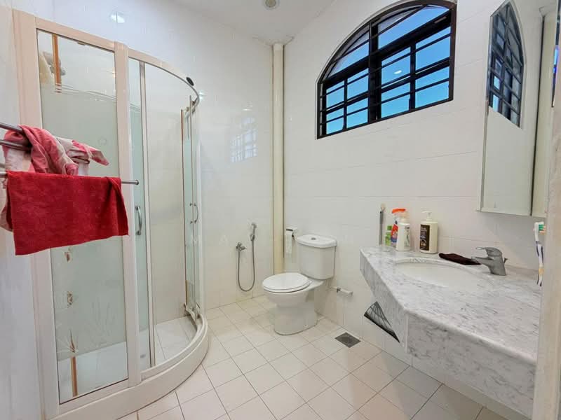 Taman Sri Kluang untuk Untuk Dijual - RM 560,000, Apr 2026 - Bathroom - PropertyGuru.com.my