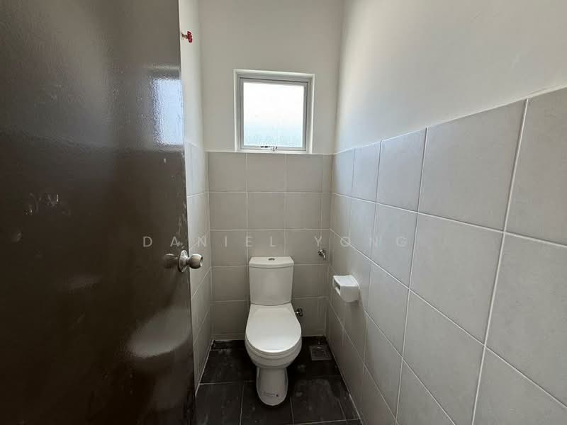 Factory for Rent in Kulai (Johor) - Daniel Yong - Bathroom - PropertyGuru.com.my
