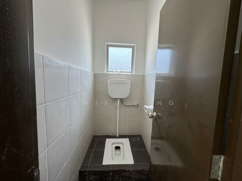 Factory for Rent in Kulai (Johor) - Daniel Yong - Bathroom - PropertyGuru.com.my