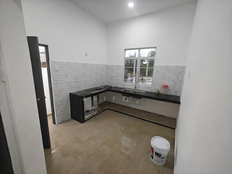 Semi-Detached House for Sale in Kampung Sura Gate (Kuala Dungun) - Ariff . - Kitchen - PropertyGuru.com.my