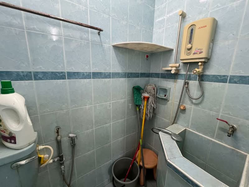 Flat for Sale at Taman Sri Timur - Ted Tan - Bathroom - PropertyGuru.com.my