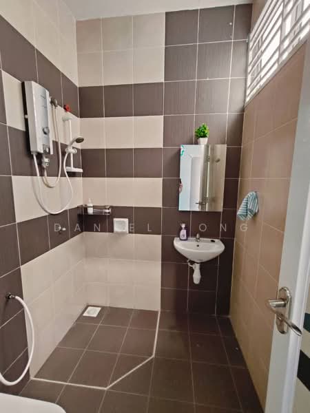 Cluster House for Sale in Kangkar Pulai (Skudai) - Daniel Yong - Bathroom - PropertyGuru.com.my