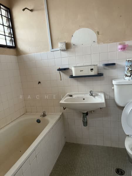 Rumah Teres 2 Tingkat untuk Dijual di Batu 9 (Cheras) - Rachel Krish - Bathroom - PropertyGuru.com.my