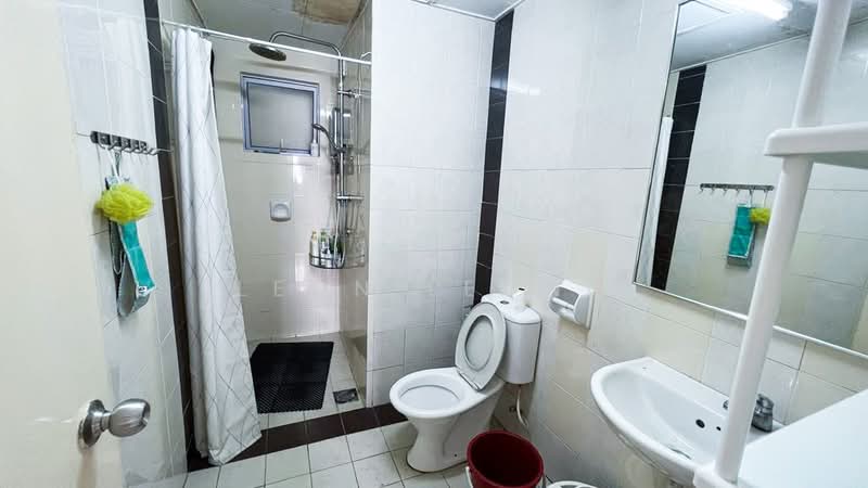 Servis Apartment untuk Disewa di Koi Kinrara - Leon Leong - Bathroom - PropertyGuru.com.my