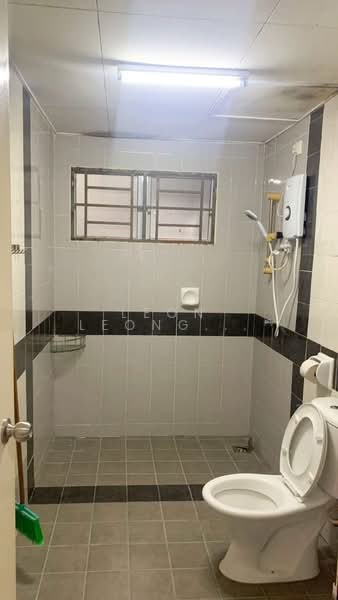 Servis Apartment untuk Disewa di Koi Kinrara - Leon Leong - Bathroom - PropertyGuru.com.my