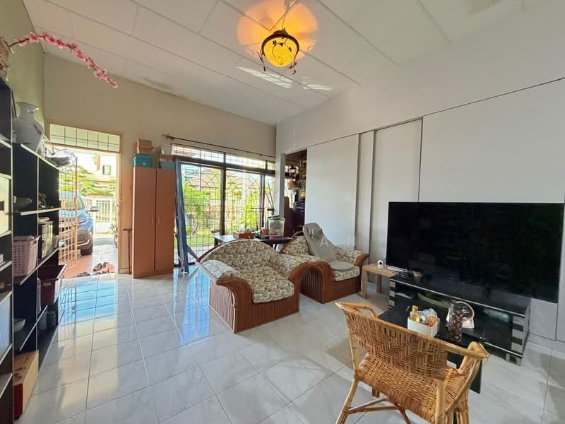 Taman Sri Kluang untuk Untuk Dijual - RM 450,000, Apr 2026 - Living Room - PropertyGuru.com.my