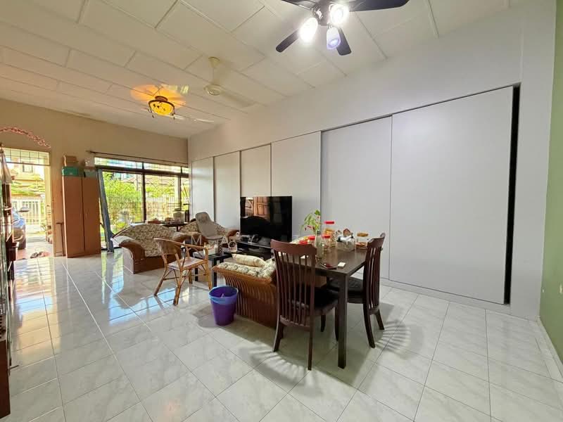 Taman Sri Kluang untuk Untuk Dijual - RM 450,000, Apr 2026 - Living Room - PropertyGuru.com.my