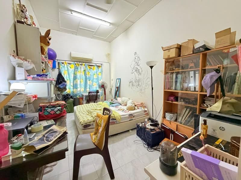 Taman Sri Kluang untuk Untuk Dijual - RM 450,000, Apr 2026 - Bedroom - PropertyGuru.com.my