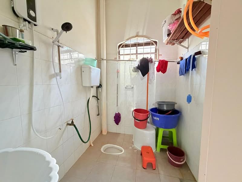 Taman Sri Kluang untuk Untuk Dijual - RM 450,000, Apr 2026 - Bathroom - PropertyGuru.com.my