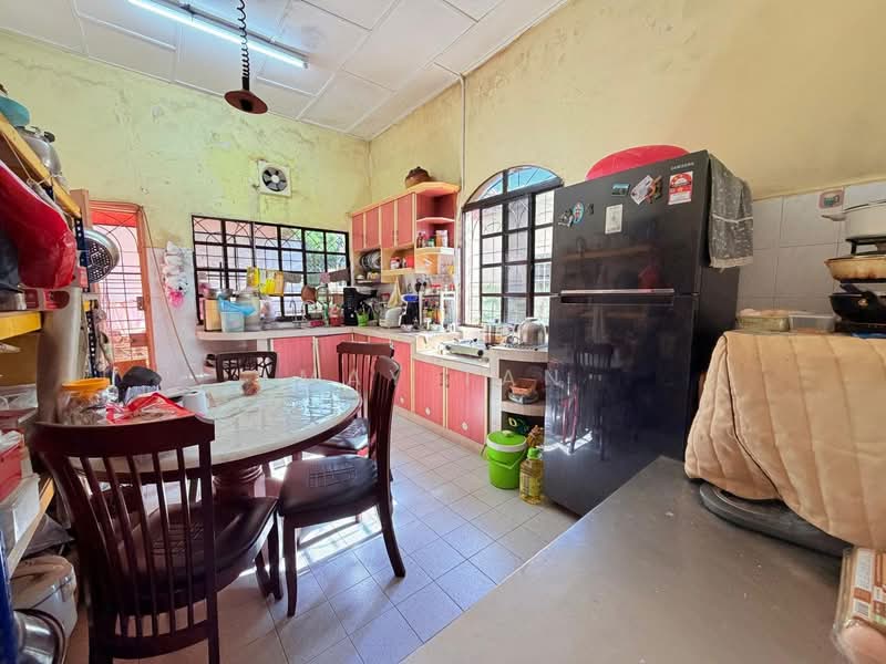 Taman Sri Kluang untuk Untuk Dijual - RM 450,000, Apr 2026 - Kitchen - PropertyGuru.com.my
