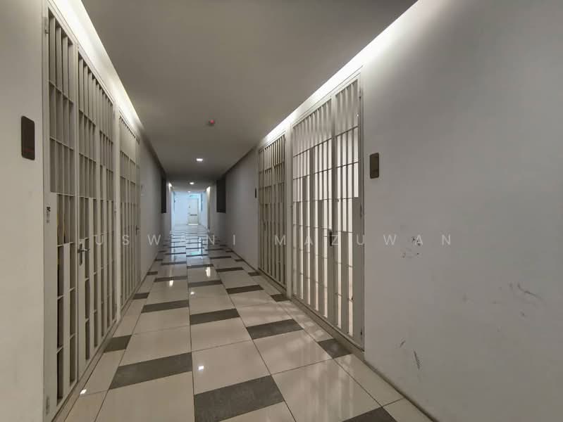 Condominium for Rent at Lakefront Residence - Uswani Mazuwan - Corridor - PropertyGuru.com.my