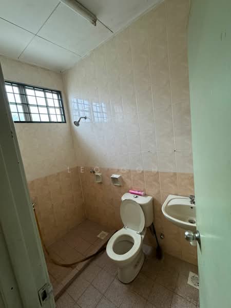 Bungalow for Sale in Taman Sri Pulai (Sikamat) - Leo Goh - Bathroom - PropertyGuru.com.my