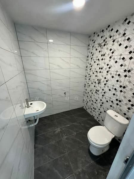 Semi-Detached House for Sale in Taman Bunga Raya (Masai) - Wil Mong - Bathroom - PropertyGuru.com.my