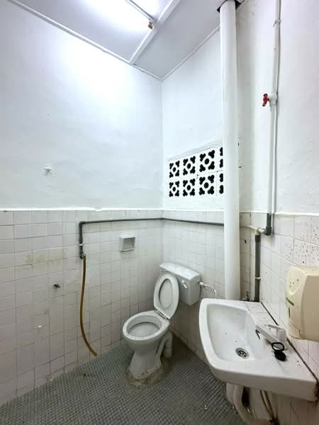 Taman Puteri Wangsa untuk Untuk Dijual - RM 588,000, Apr 2026 - Bathroom - PropertyGuru.com.my