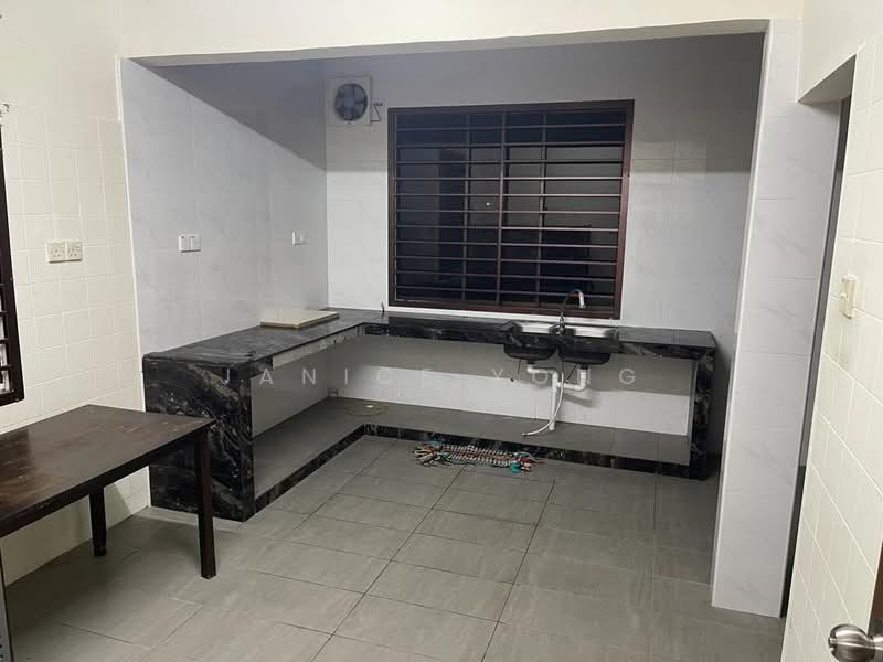 2-storey Terraced House for Rent in Taman Bukit Mewah (Tampoi) - Janice Yong - Kitchen - PropertyGuru.com.my