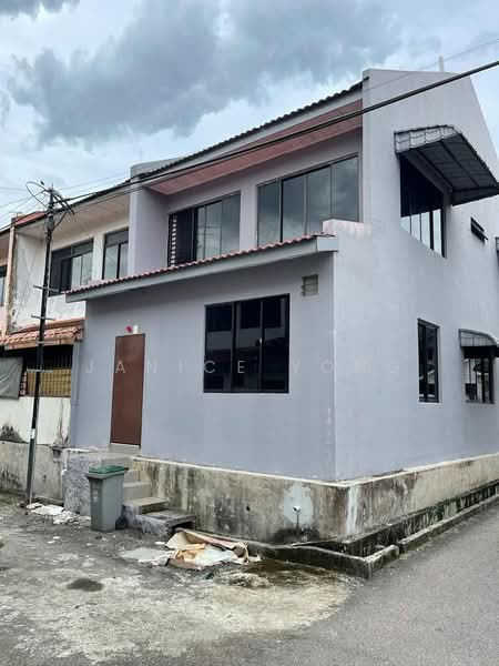 2-storey Terraced House for Rent in Taman Bukit Mewah (Tampoi) - Janice Yong - Exterior - PropertyGuru.com.my
