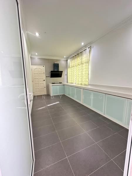 Shop for Sale in Bandar Dato Onn (Tebrau) - Mindy Heng - Kitchen - PropertyGuru.com.my