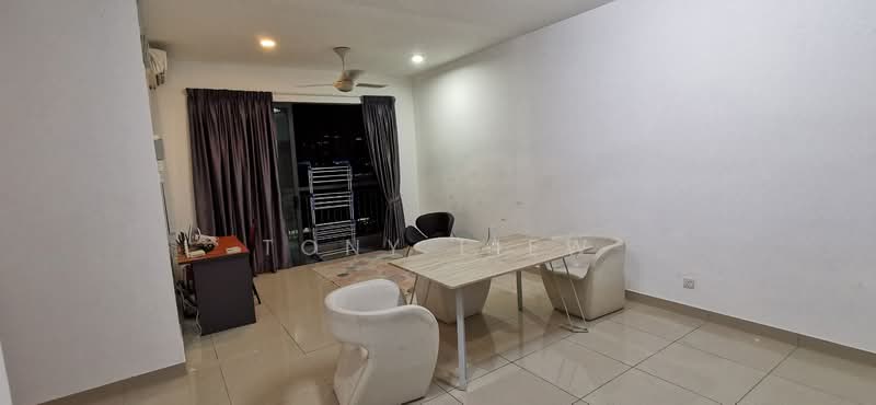 Kondominium untuk Dijual di Parkhill Residence - Tony Liew - Living Room - PropertyGuru.com.my