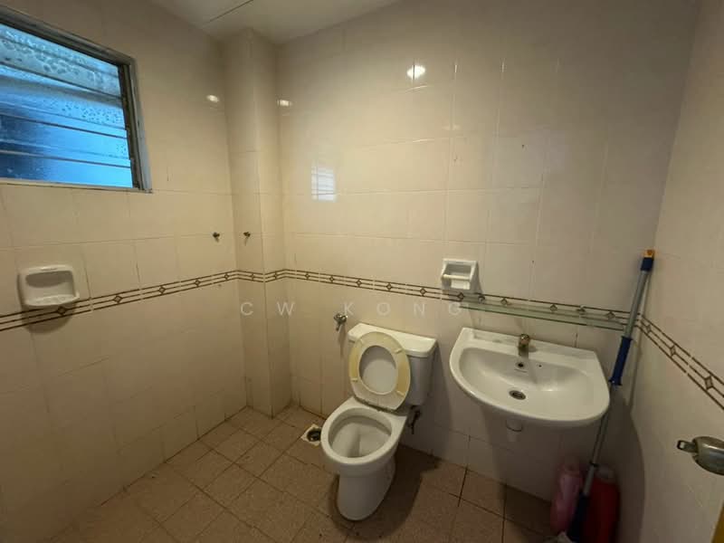 Townhouse for Sale in Desa Coalfields (Ijok) - CW Kong - Bathroom - PropertyGuru.com.my